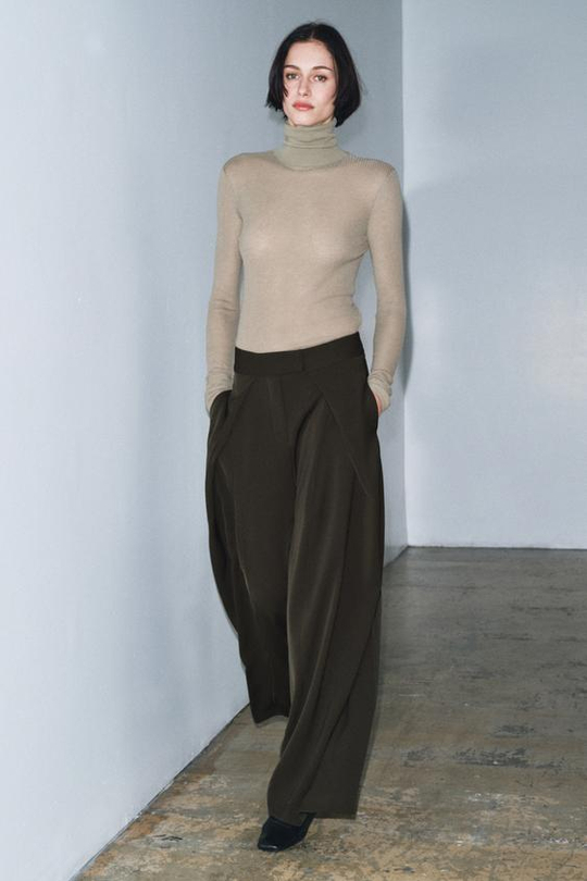 ZARA БРЮКИ WIDE LEG С ЗАЩИПАМИ — ZW COLLECTION, ЗЕЛЕНЫЙ