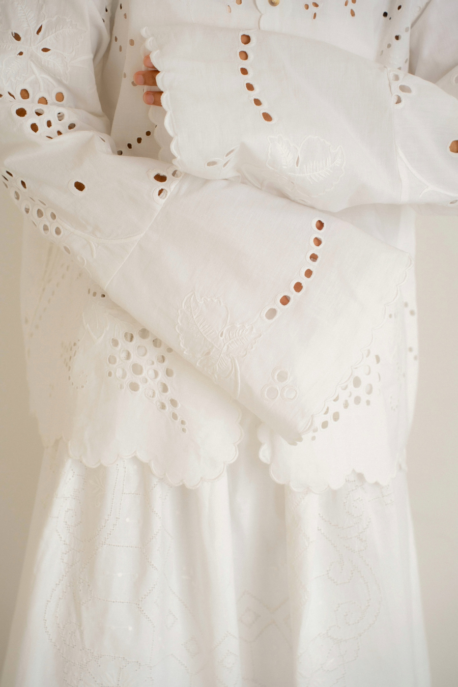 Рубашка с расклешёнными рукавами