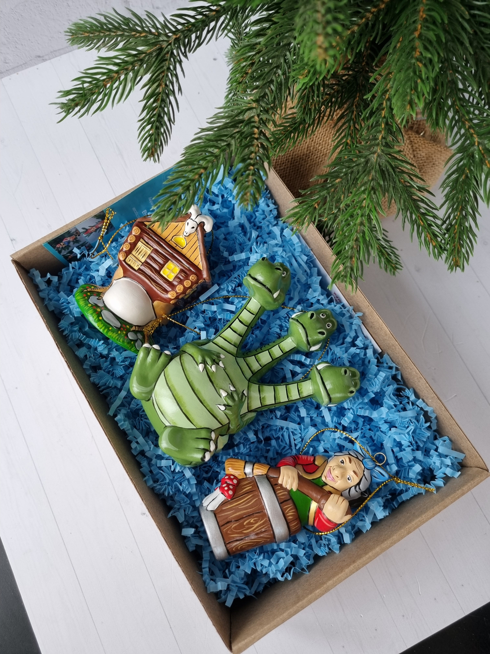 Набор игрушек на ёлку из фарфора избушка, горыныч и баба-яга