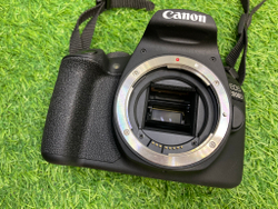 Canon 2000D Kit 18-55mm 3.5-5.6 III 850 кадров