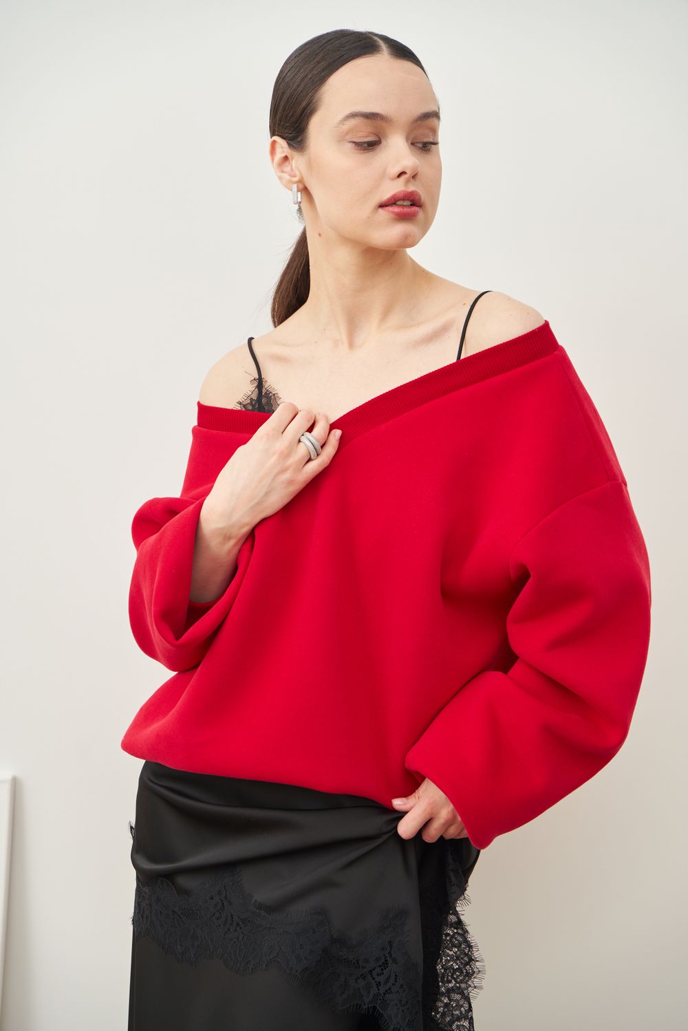 СВИТШОТ С V-ВЫРЕЗОМ КРАСНЫЙ