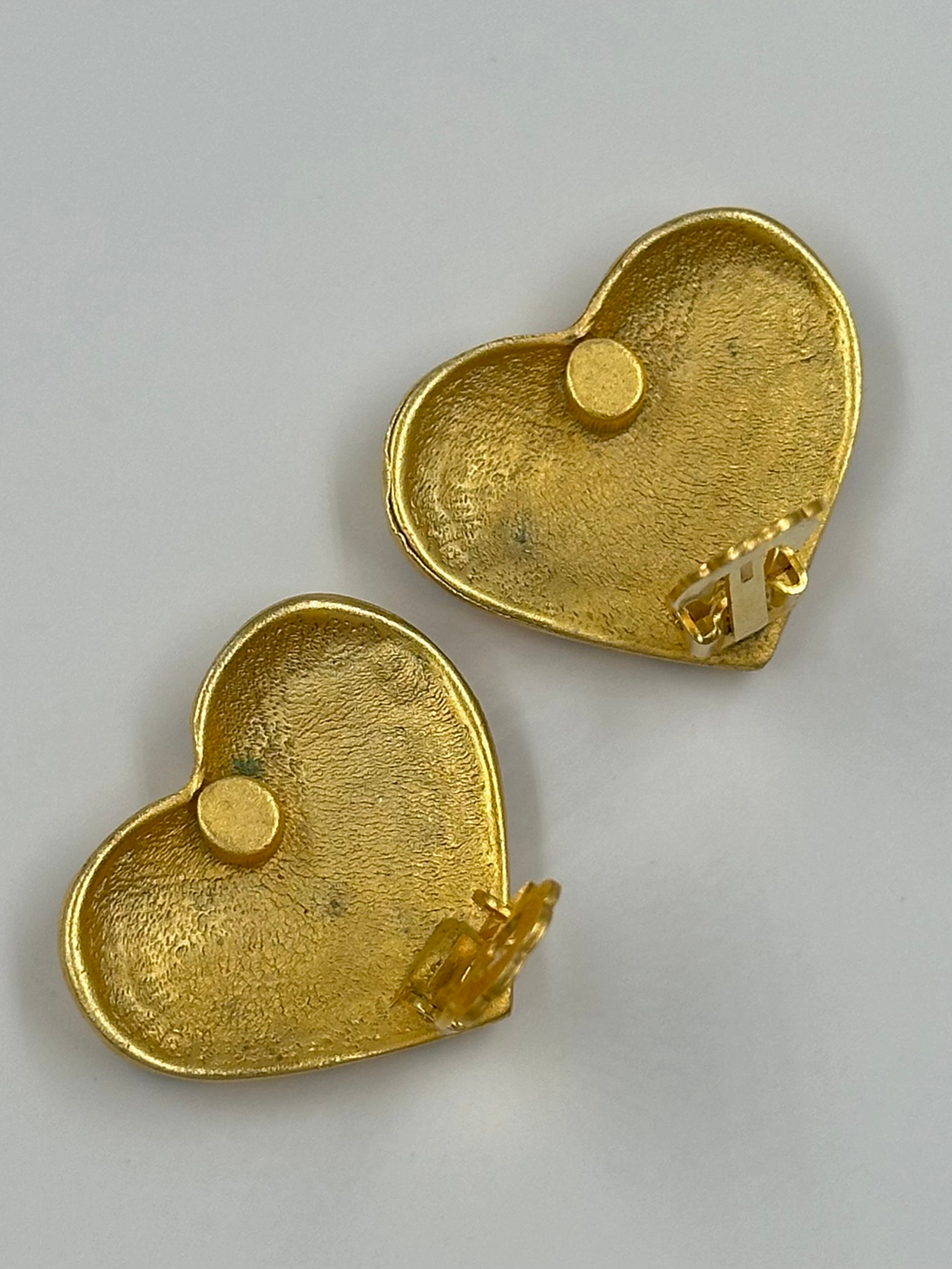 Клипсы Сердечки с разноцветной эмалью