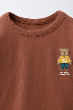 ZARA ФУТБОЛКА С РЕЗИНОВОЙ АППЛИКАЦИЕЙ, КРАСНОВАТЫЙ