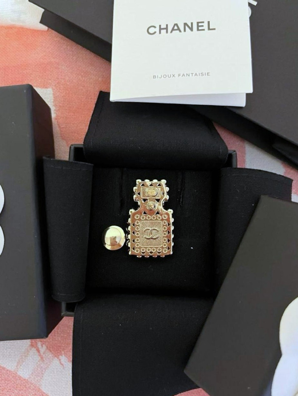 Брошь Chanel Perfume Bottle CC Logo Brooch Crystal