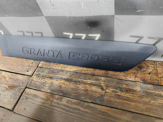 Накладка двери задней левой LADA Granta Cross 18-нв Б/У Оригинал 8450100989