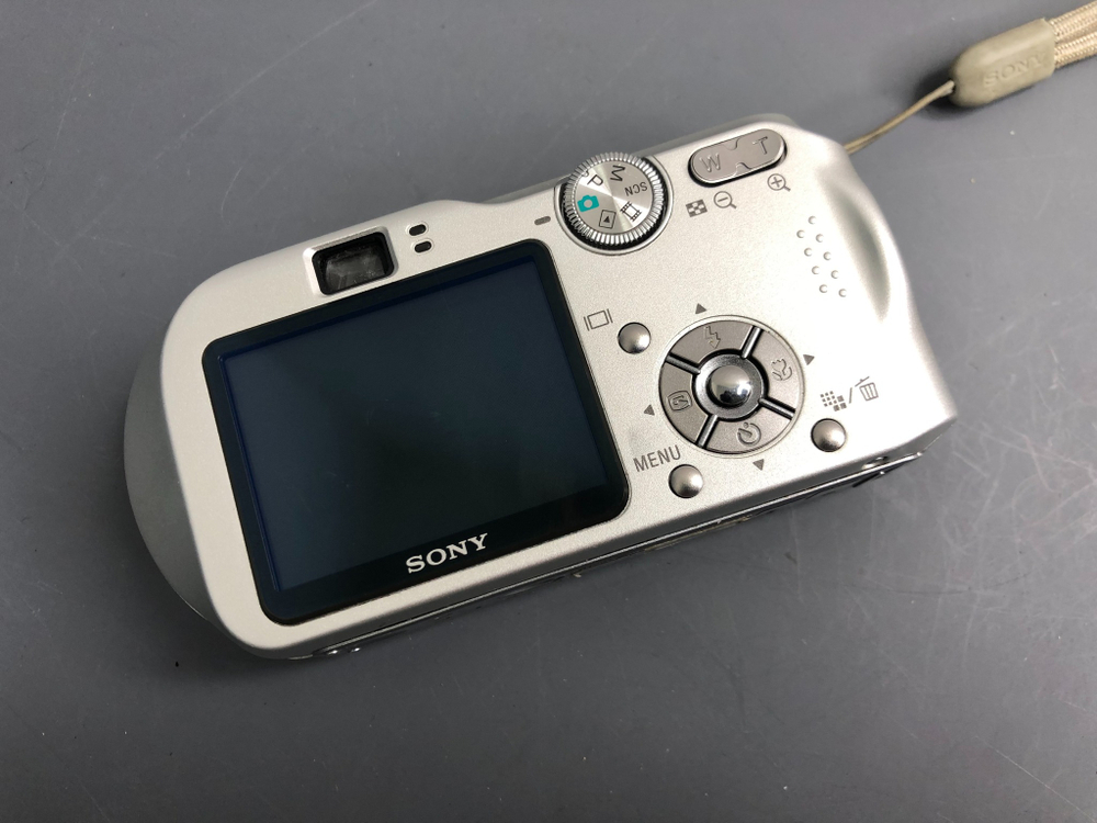 Sony Cyber-shot DSC-P200
