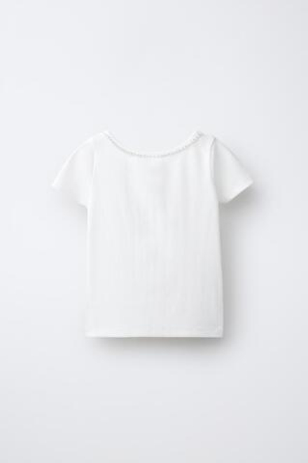 ZARA ФУТБОЛКА В РУБЧИК СО СТРАЗАМИ, БЕЛЫЙ