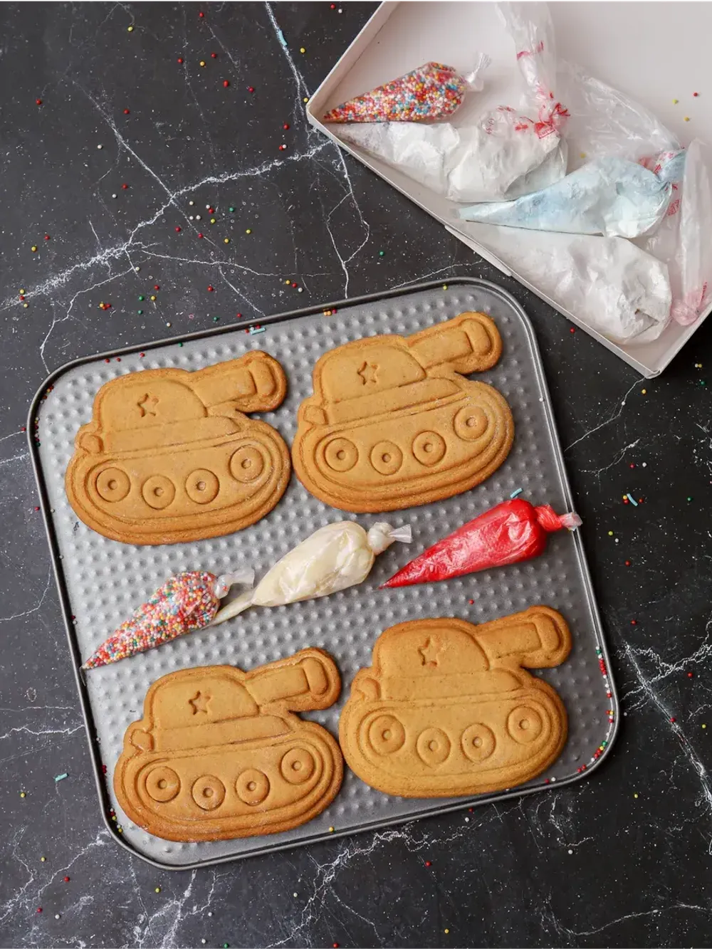 Набор для росписи "Танк" из имбирного теста Набор для росписи "Танк" из имбирного теста