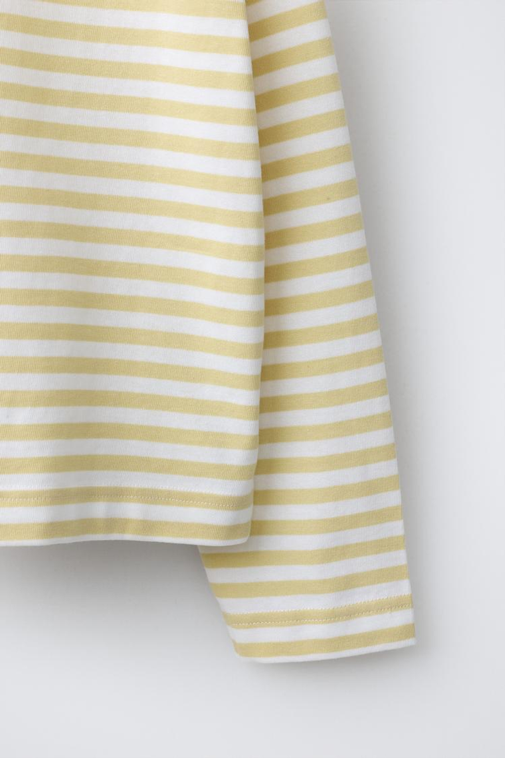 ZARA ЛОНГСЛИВ В ПОЛОСКУ С ВЫШИТЫМ СЕРДЦЕМ, СВЕТЛО-БЕЖЕВЫЙ