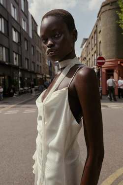 ZARA КОРОТКОЕ ПЛАТЬЕ С БЛЕСТКАМИ И ВОЛАНАМИ, ЭКРЮ