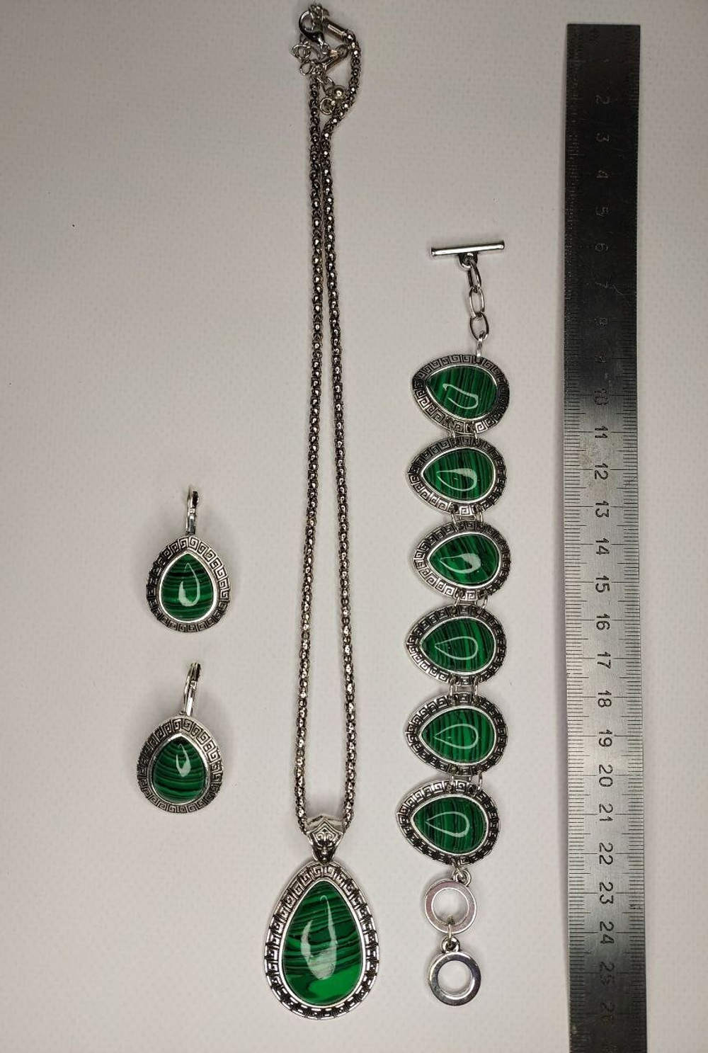 Комплект бижутерии. Подвеска, серьги, браслет с малахитовыми вставками "Малахит" Форма "Капля""