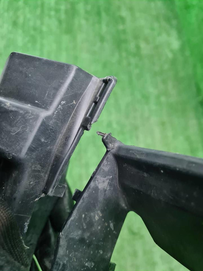 Кронштейн переднего бампера BMW 5er G30 (17-20)