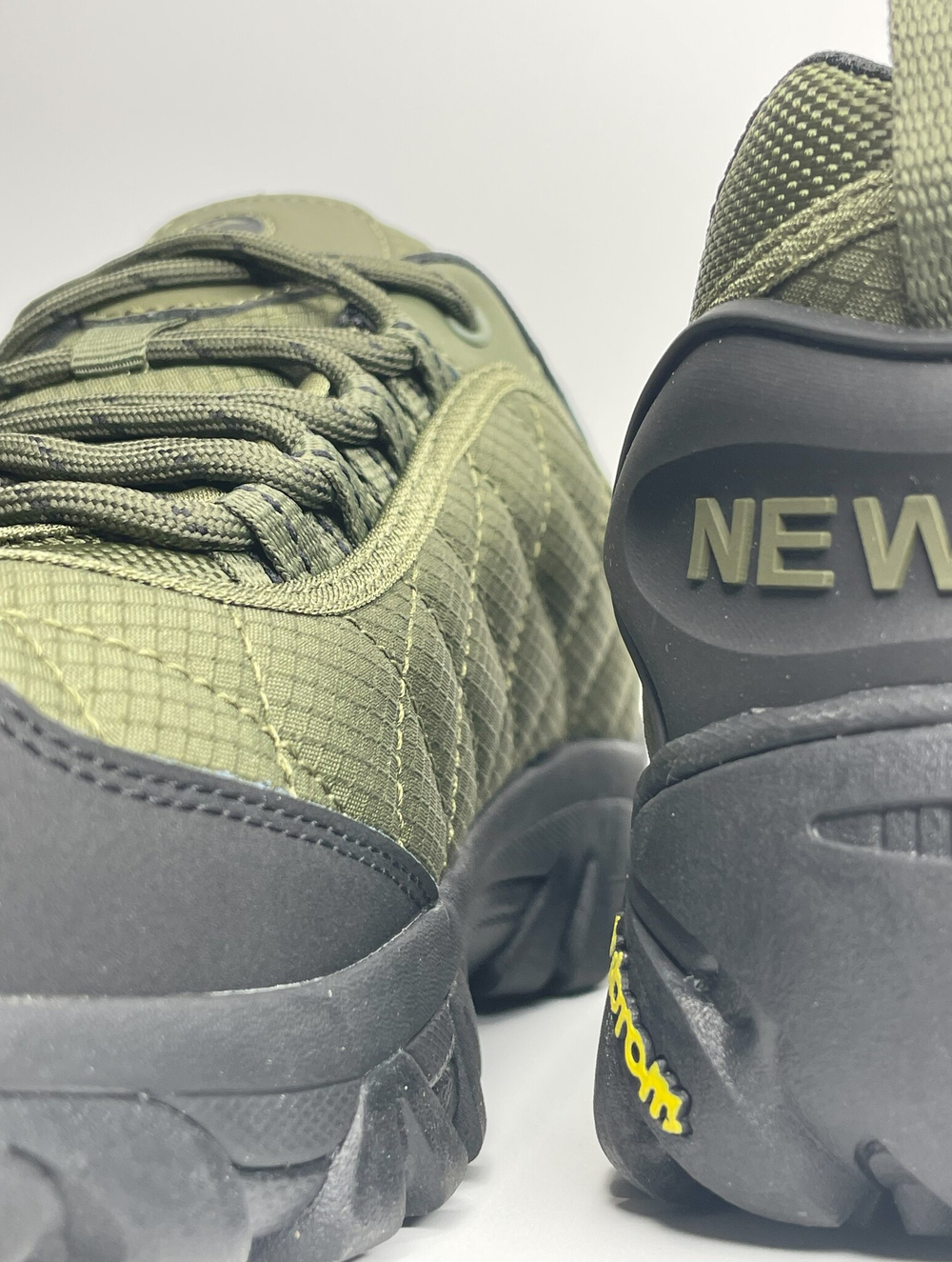 Кроссовки New Yike с подошвой Vibram