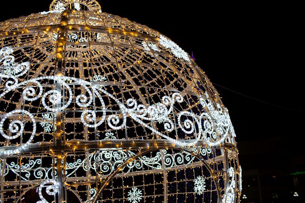 Светящийся елочный "Шар с Вензелями"