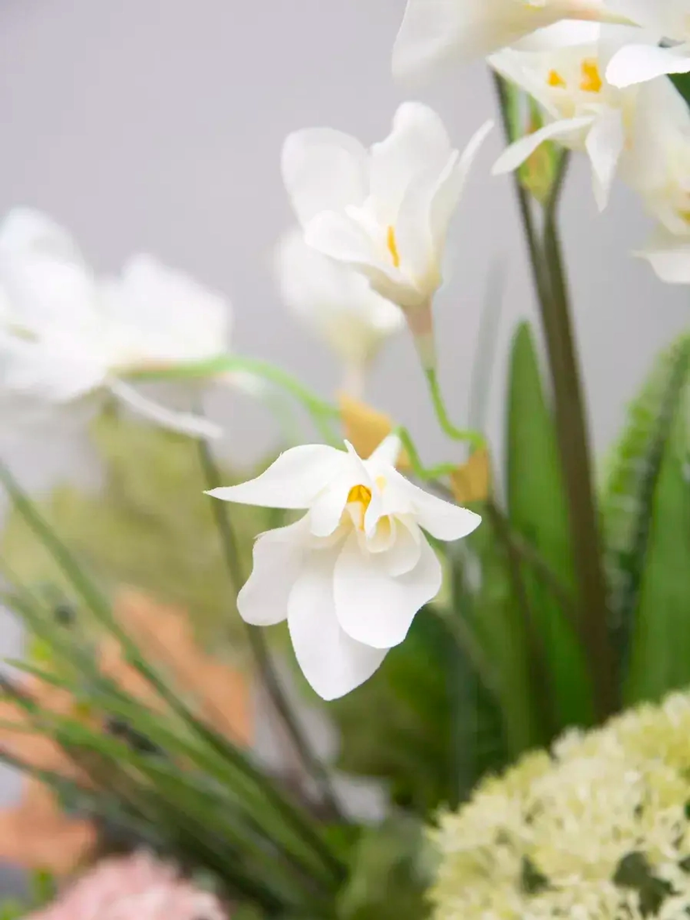 Искусственные цветы для декора в кашпо