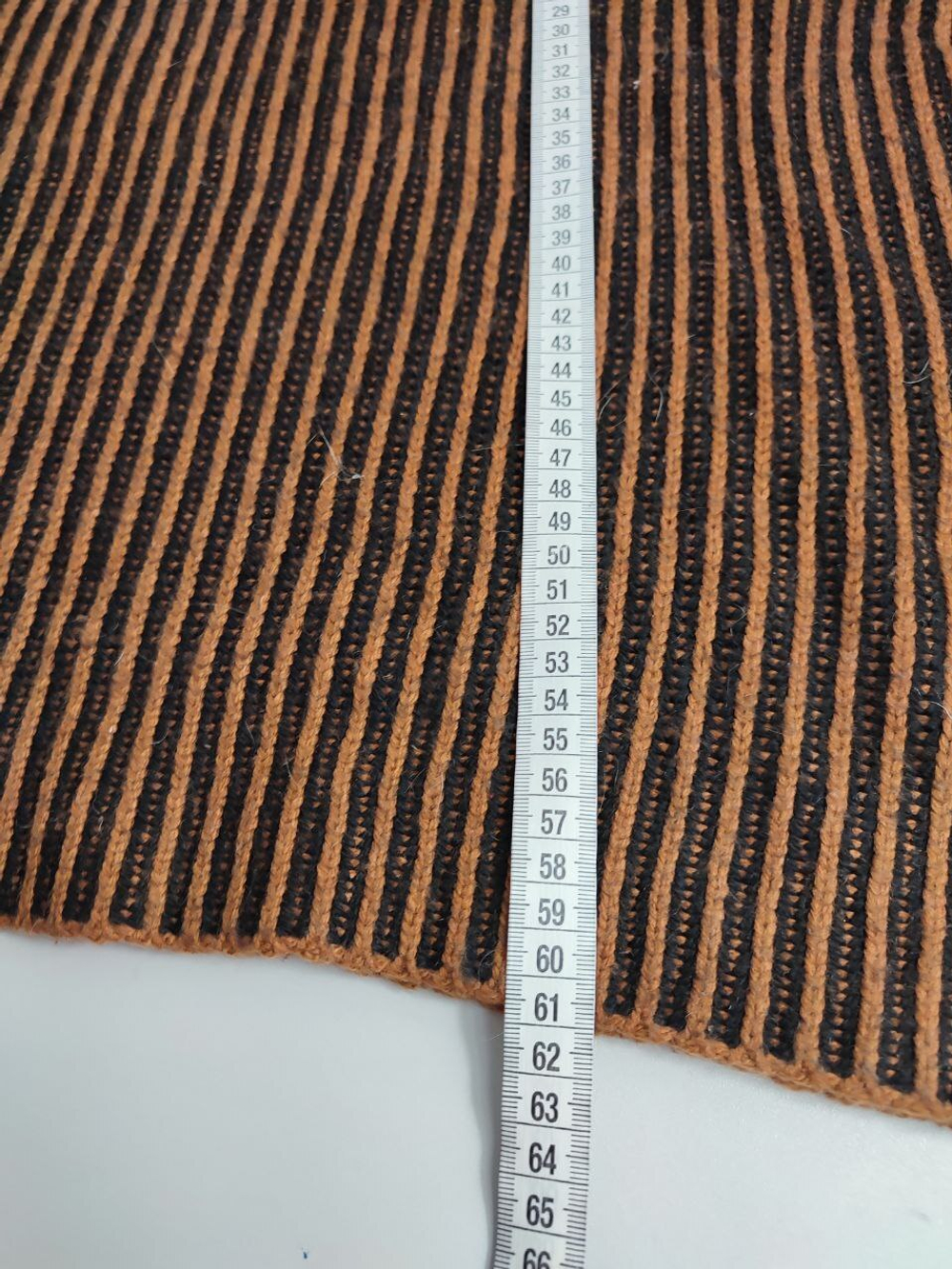 Свитер Zara стильного оттенка 44 размер