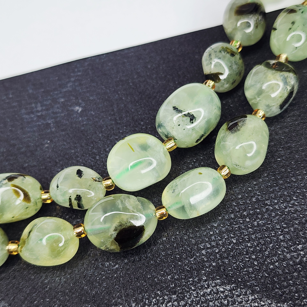 Пренит природный, крупная галтовка, 11-15 мм, камни овалы, цена за нить 12.5 - 13 см (1/3 нити)