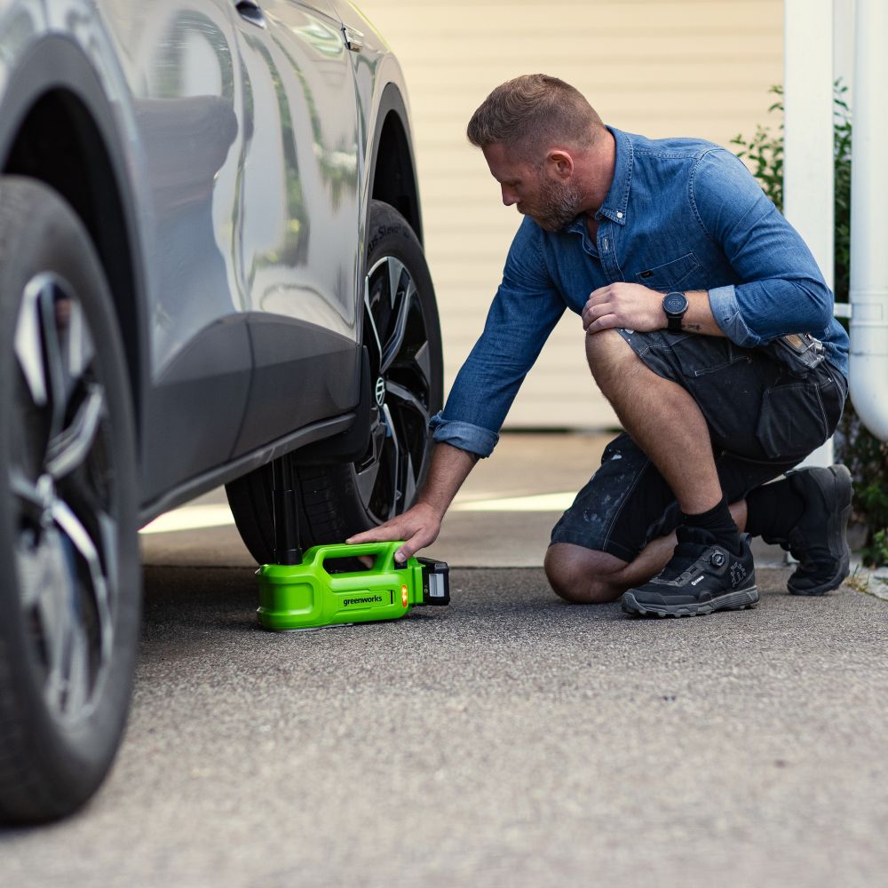 Домкрат автомобильный гидравлический аккумуляторный Greenworks Арт. 3401407UA, 24V, c АКБ 2Ач и ЗУ в сумке