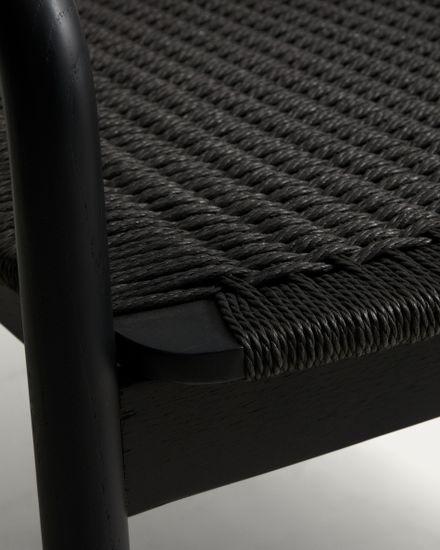 Кресло уличное Derile из дуба и веревки с черной отделкой