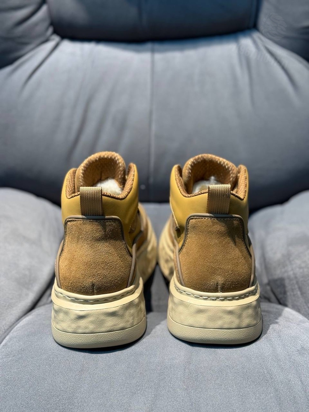 UGG