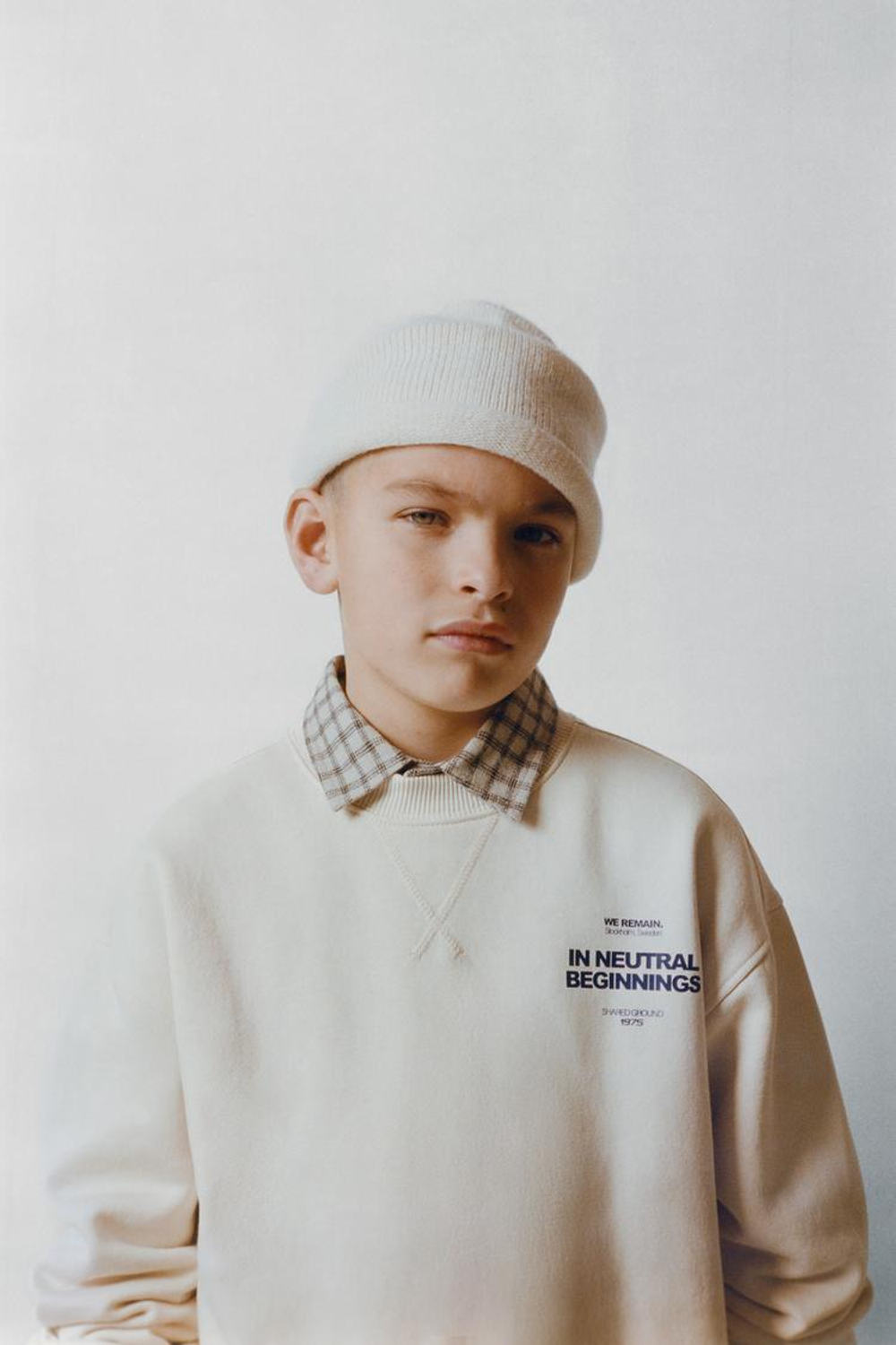 ZARA ТОЛСТОВКА С НАДПИСЬЮ И ЭТИКЕТКОЙ, ЭКРЮ