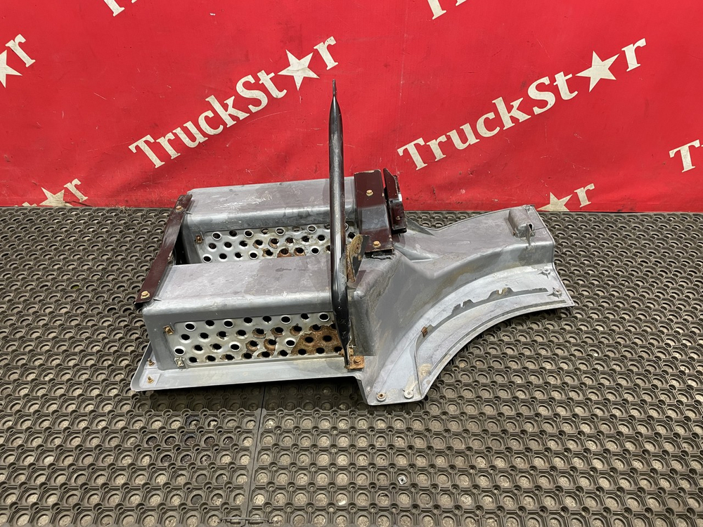 Корпус подножек правый