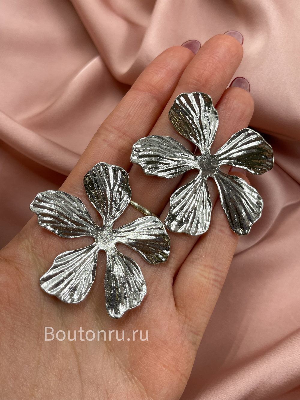 Серьги "Объемные цветы" серебристые