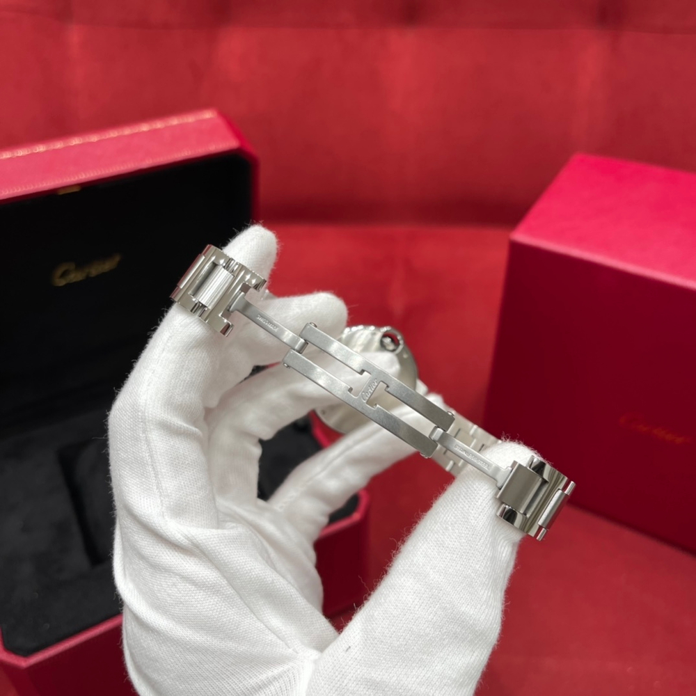 Cartier Ronde Must Watch