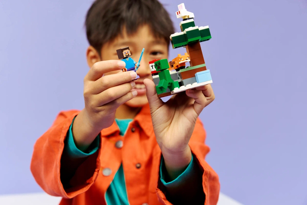 Конструктор LEGO Minecraft 21583 Steve's Taiga Adventure