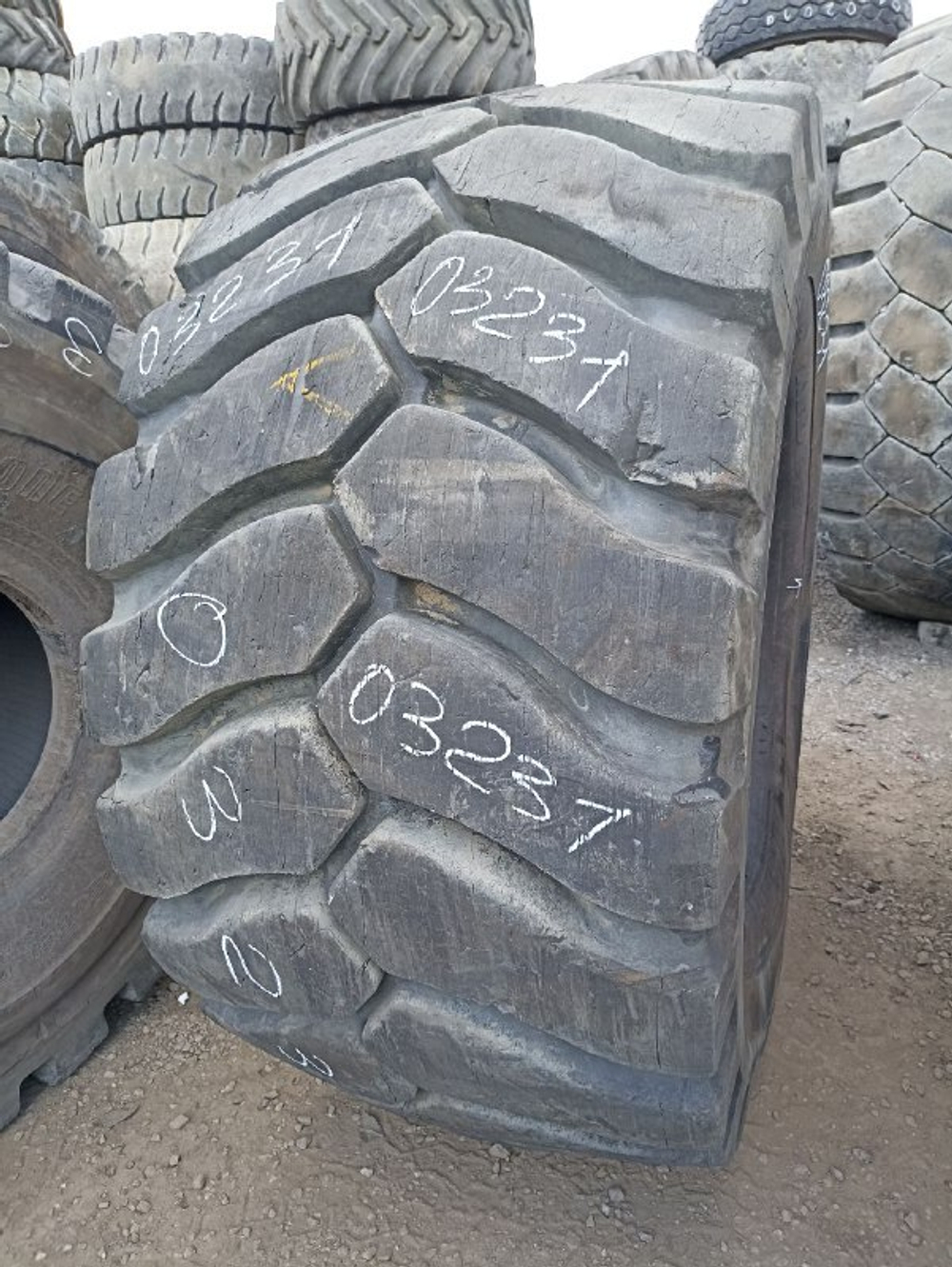 35/65R33 Michelin XLDD2 шина б/у