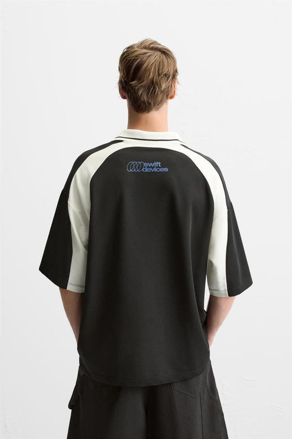 ZARA ФУТБОЛКА В СТИЛЕ КОЛОР-БЛОК С НАДПИСЯМИ, ЧЕРНЫЙ