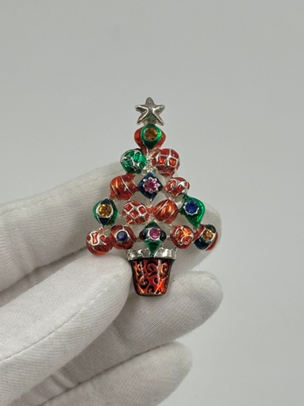 Брошь Ель из шариков