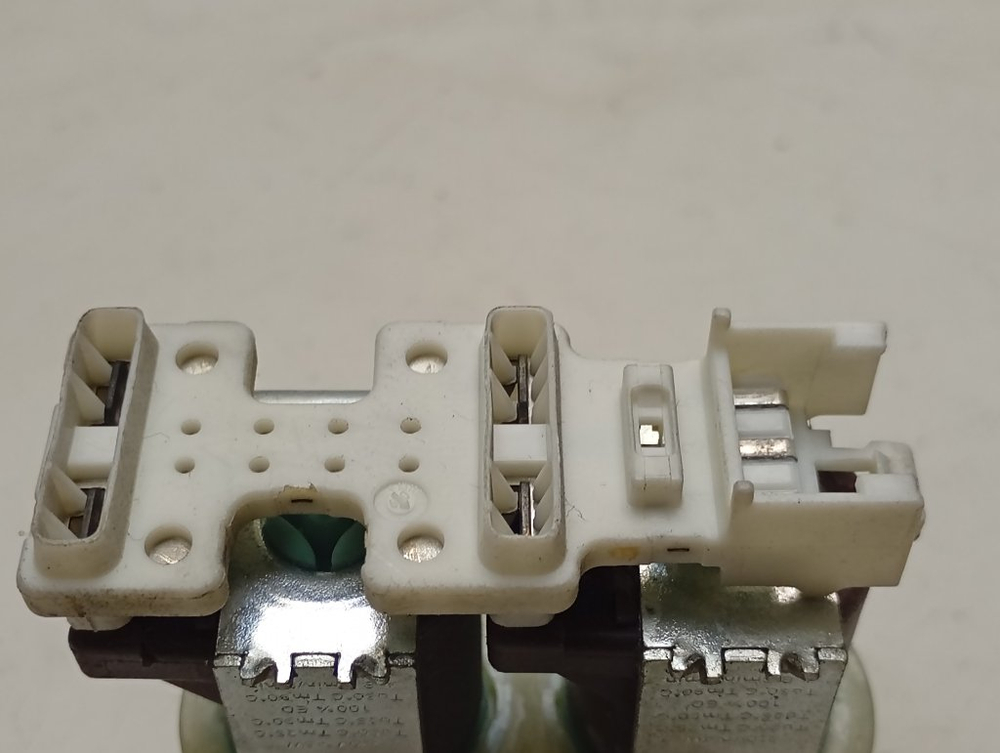 WLF20181CE/18 кт38 Клапан подачи воды для стиральной машины Bosch 174261 б/у