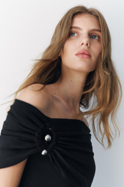 ZARA ТРИКОТАЖНЫЙ ТОП С ОТКРЫТЫМИ ПЛЕЧАМИ И МЕТАЛЛИЧЕСКИМ КОЛЬЦОМ, ЧЕРНЫЙ