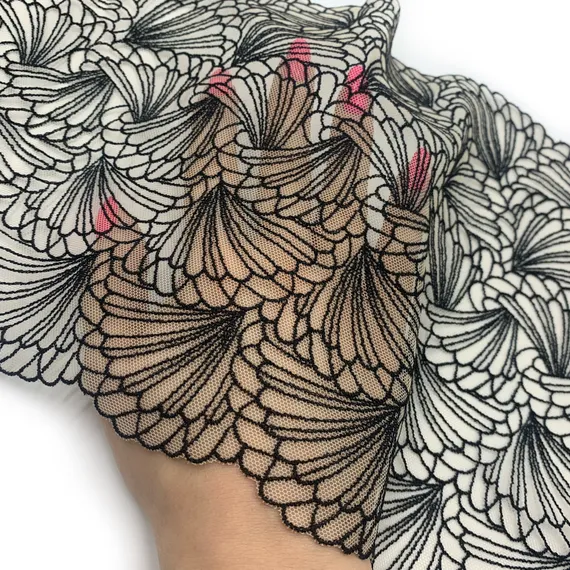 Вышивка на сетке телесная/черная 23 см