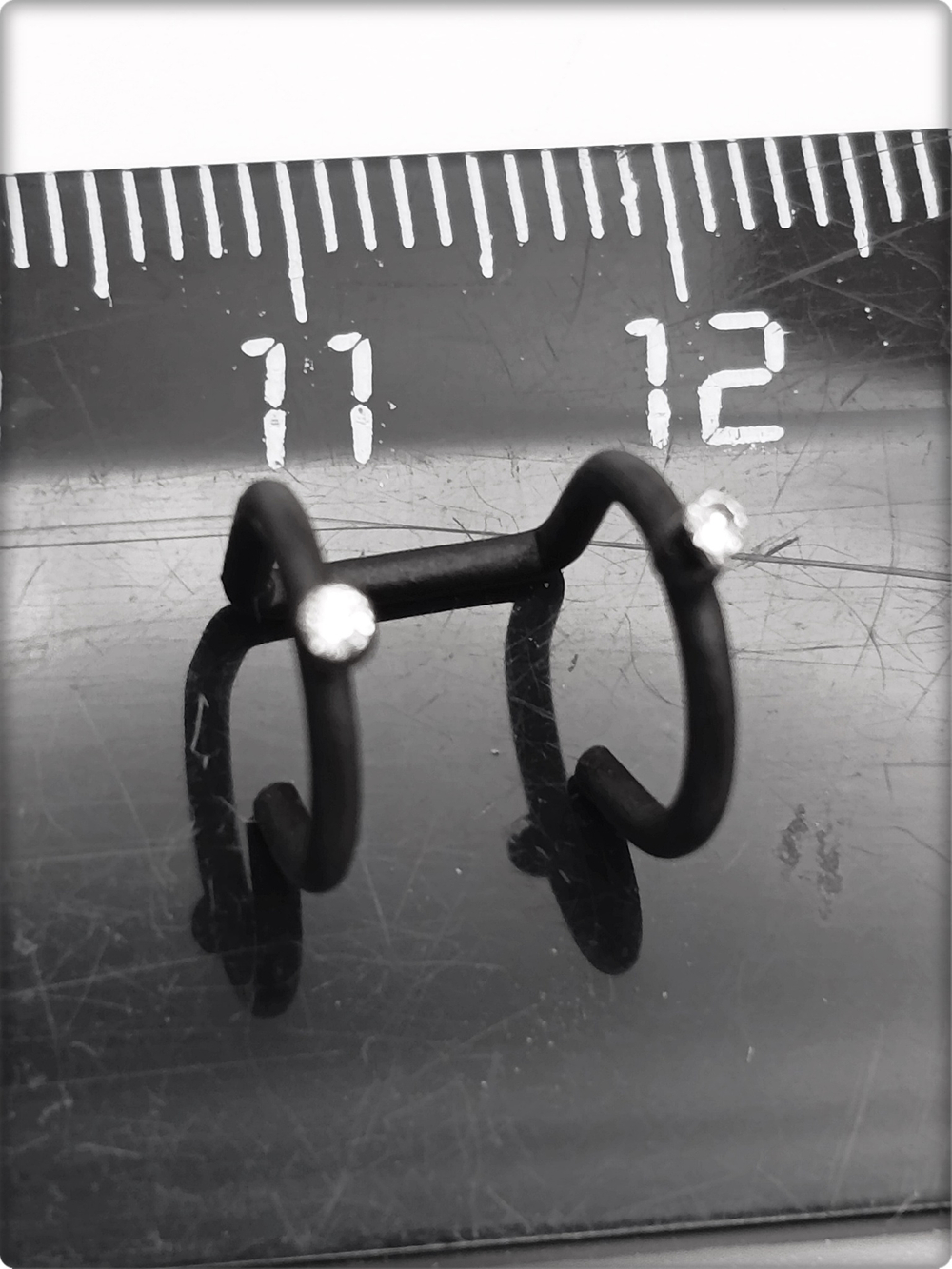 Серьга клипса без прокола ушей "Двойная с кристаллом", для имитации пирсинга (1 шт.) чёрная. Бижутерия.