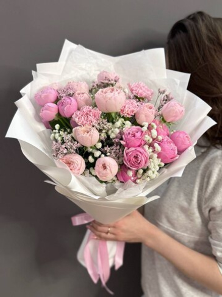 Авторский букет с пионовидными розами