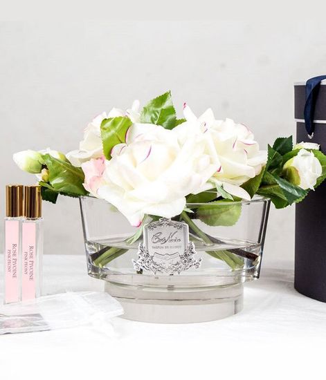 Бело-розовый букет роз в прозрачной овальной вазе, Cote Noire