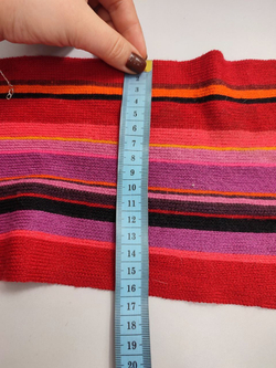 Шапка с шарфом в полоску