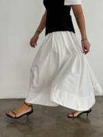 Пышная молочная юбка