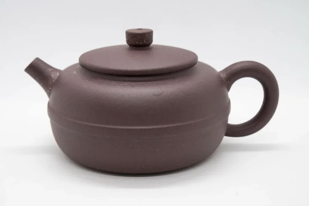 259029 Чайник ИСИН "Сянь Юань - Линия по кругу" 250мл, глина красный песок, слив в фрме полусферы