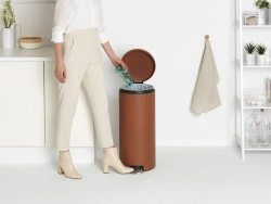 Brabantia NewIcon Контейнер для минеральных отходов с корицей, 30 л.