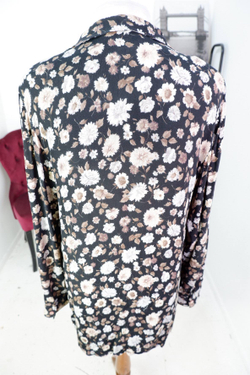 Блузка в лаконичную расцветку, визуально на 50 размер