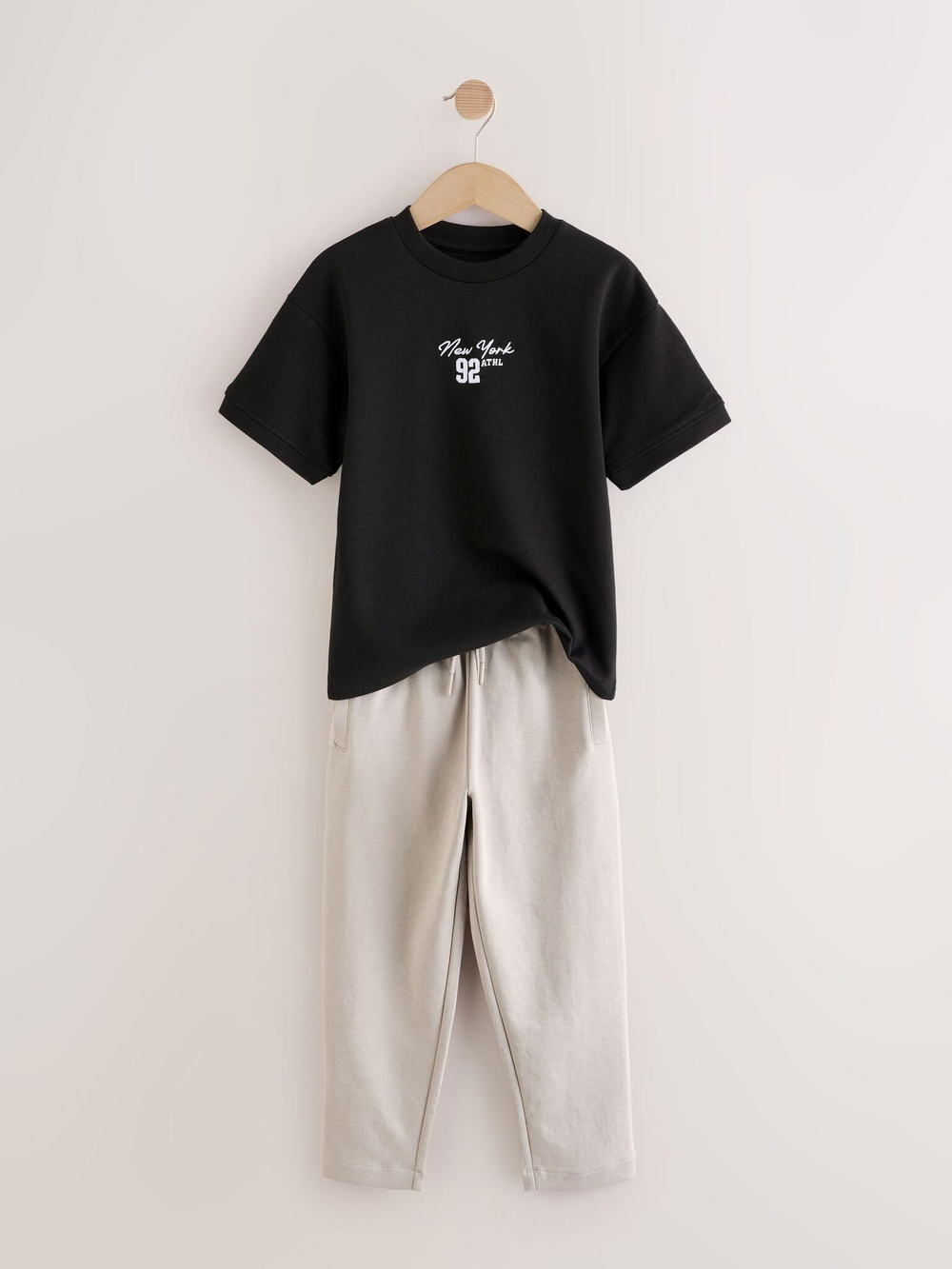 Футболка и спортивные брюки в комплекте для мальчика Next E43-668, Черный, Молочный