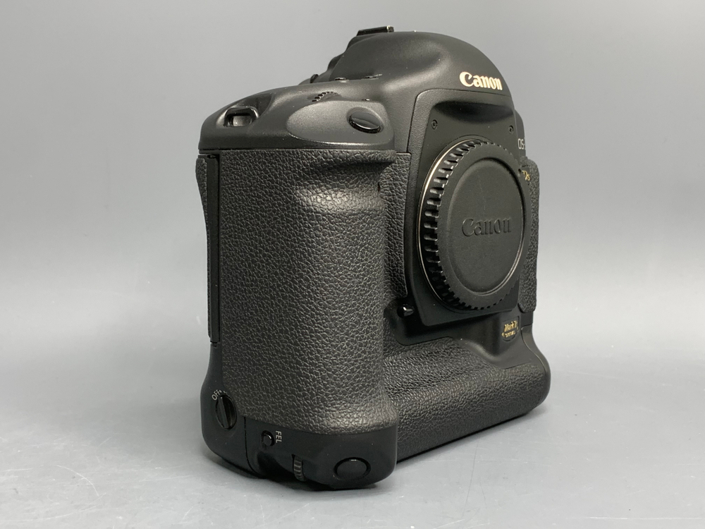 Canon EOS 1Ds Mark II 22.000 кадров