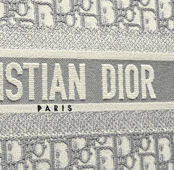 Сумка Dior Book Tote, светло-серый