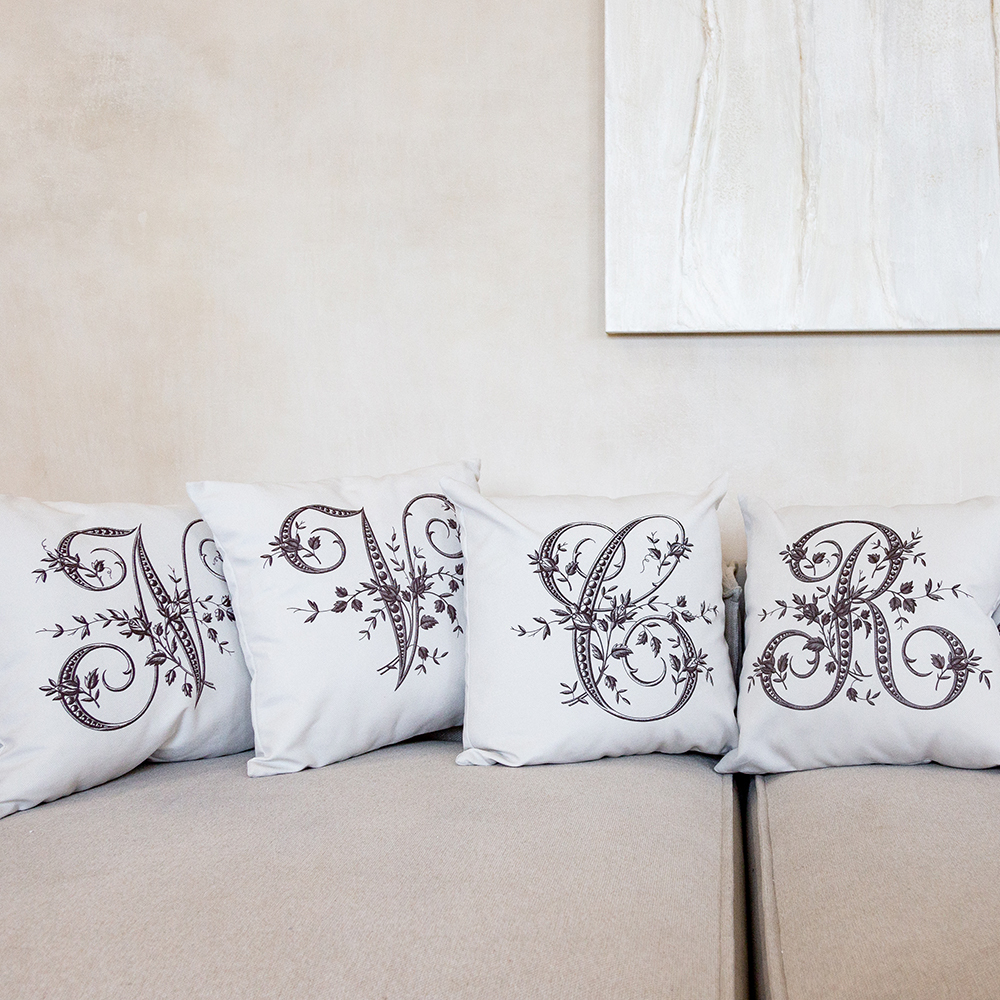 Арт-подушка Объект мечты Монограмма буквы C