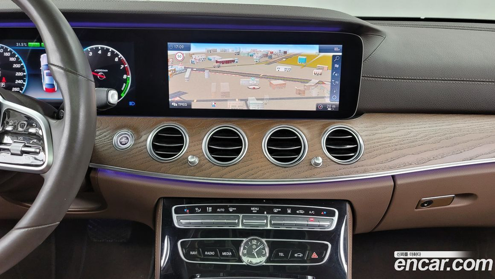 Mercedes-Benz E-Class W213 E300e Exclusive (12.2019)