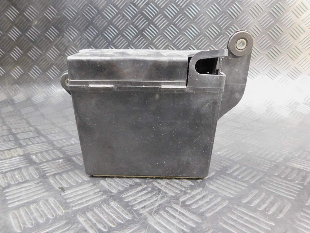 Пластик АКБ Yamaha TDM850 RN03J 2001