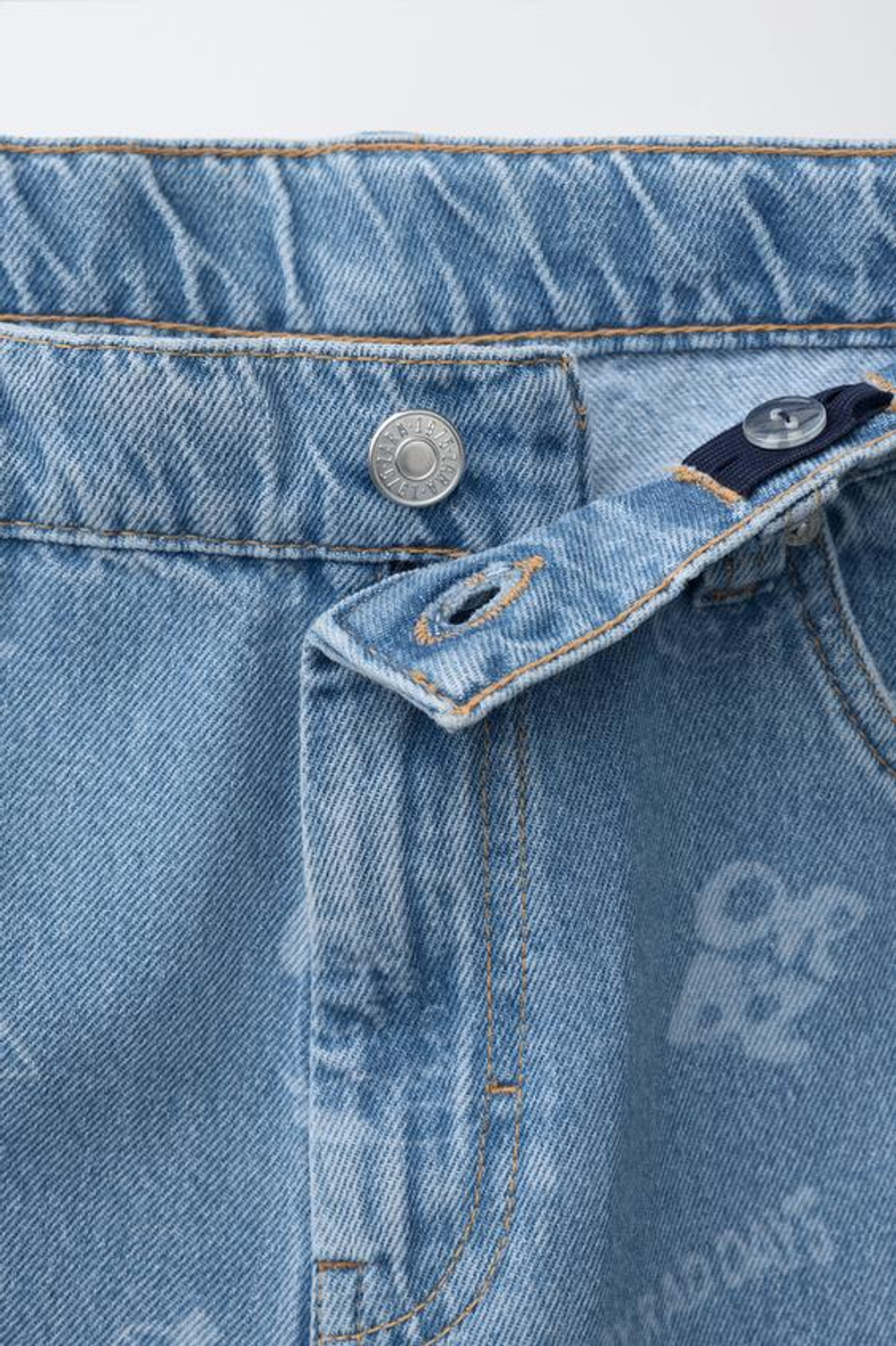 ZARA ДЖИНСОВЫЕ ШОРТЫ SKATE С ЛОГОТИПОМ, СИНИЙ